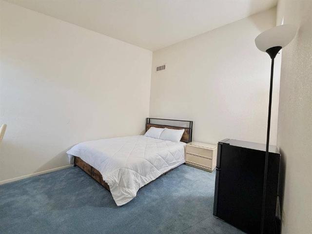 Room for rent in Glendale, California