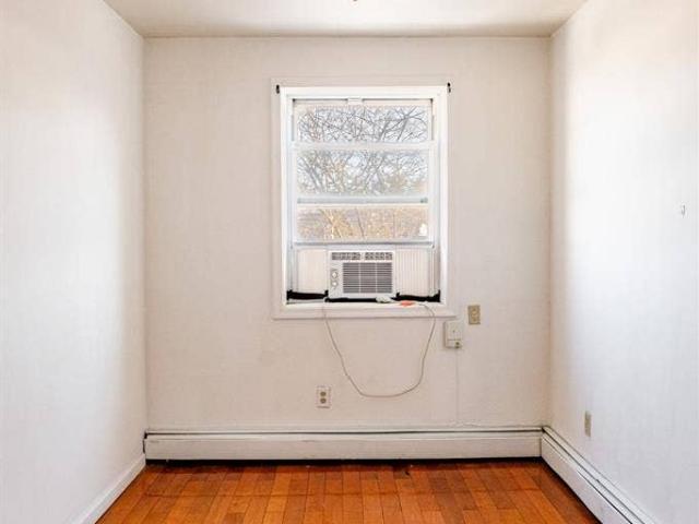 Room for rent in Arverne, New York