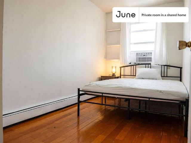 Room for rent in Arverne, New York