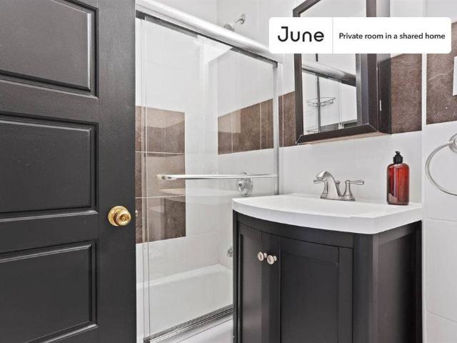 Room for rent in Arverne, New York
