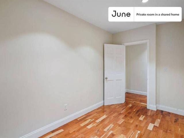 Room for rent in Arverne, New York