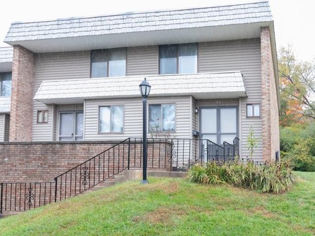 Townhouse for sale in Cromwell, Connecticut