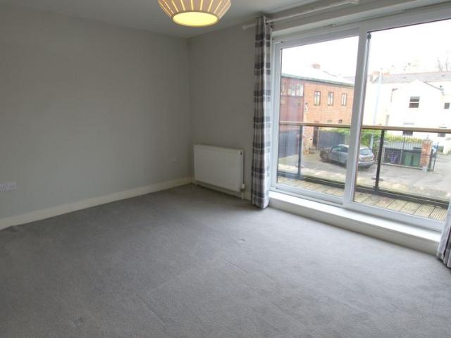 Townhouse for rent in Ewens Farm, Golden Valley
