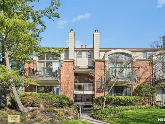 Townhouse for sale in Teaneck, New Jersey