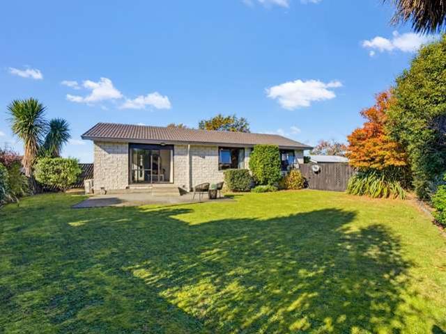House for sale in Chaslands, Canterbury