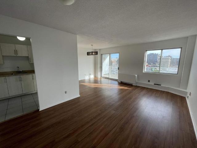 Apartment for rent in Cote-saint-luc, Quebec