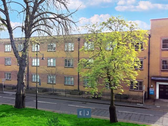Apartment for rent in Woodford, Greater London
