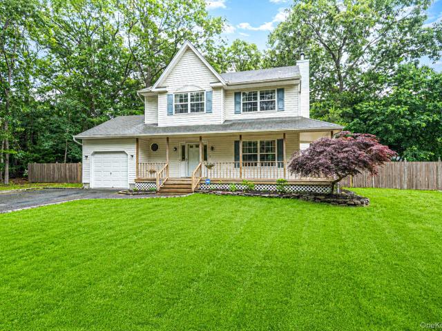 House for sale in Coram, Town of Brookhaven
