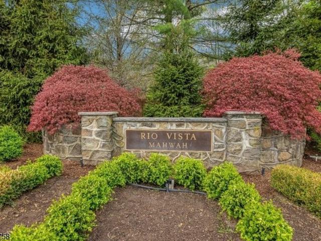 House for sale in Mahwah, New Jersey