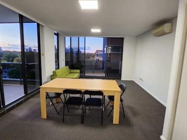 Room for rent in Crown Square, Sydney
