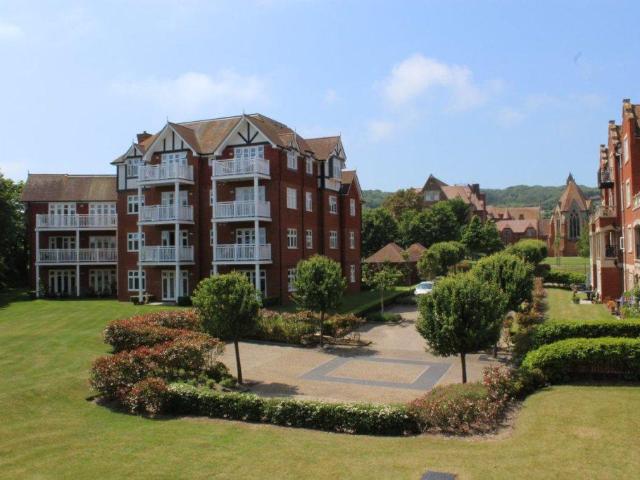 Apartment for rent in Holywell, Eastbourne
