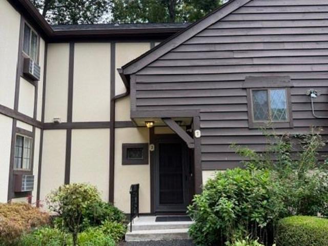 Townhouse for rent in Brookfield, Connecticut