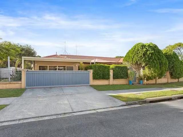 House for rent in Ashmore City
