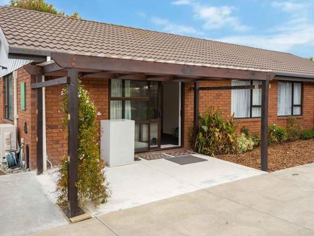 House for rent in Chaslands, Canterbury