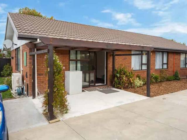 House for rent in Chaslands, Canterbury