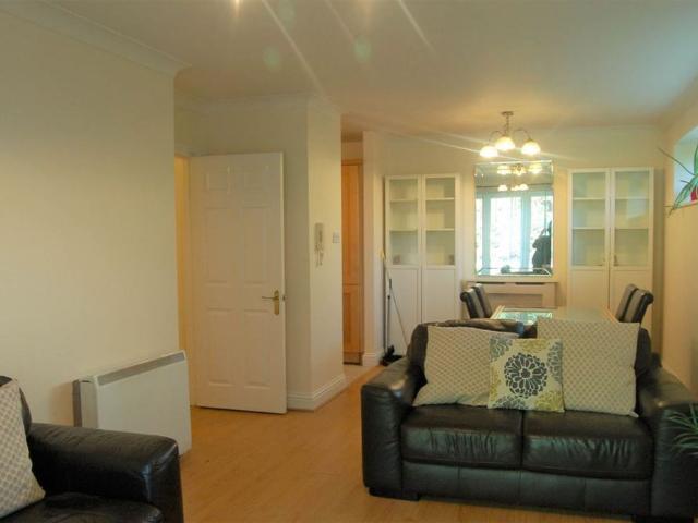 Apartment to rent in Bluebell, North Tipperary