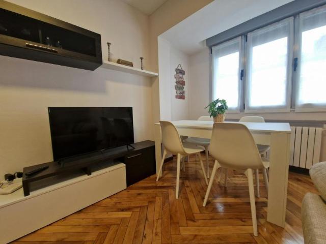 Apartamento en alquiler en Oviedo, Llamaquique