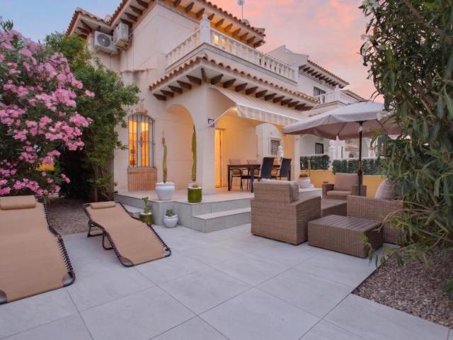 Casa en venta en Sectores La Cuerda y Lomas de Cabo Roig, Orihuela