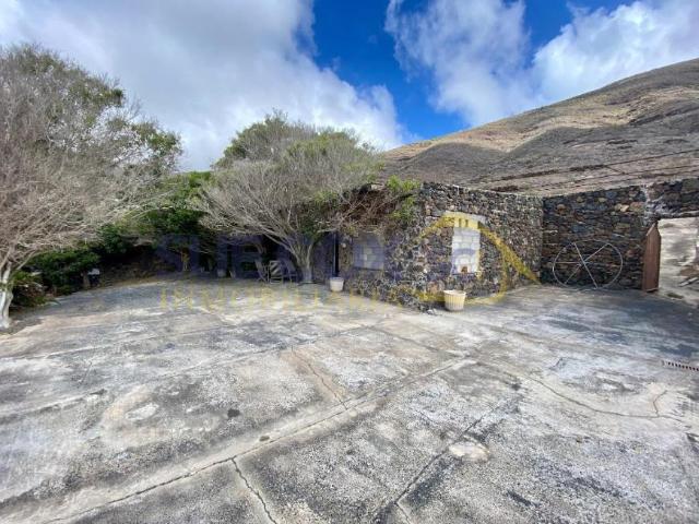 Casa en venta en Haría, España