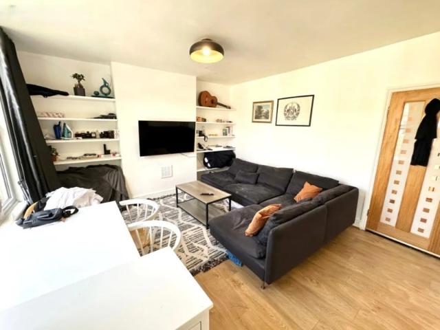 Apartment for rent in Bowes Park, Greater London