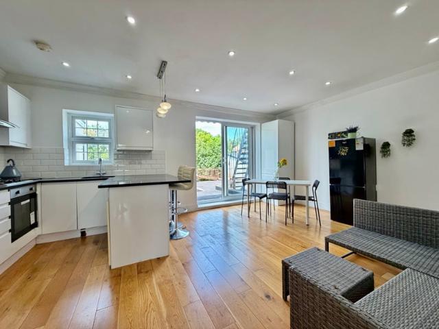 Apartment for rent in London Borough of Croydon, Purley