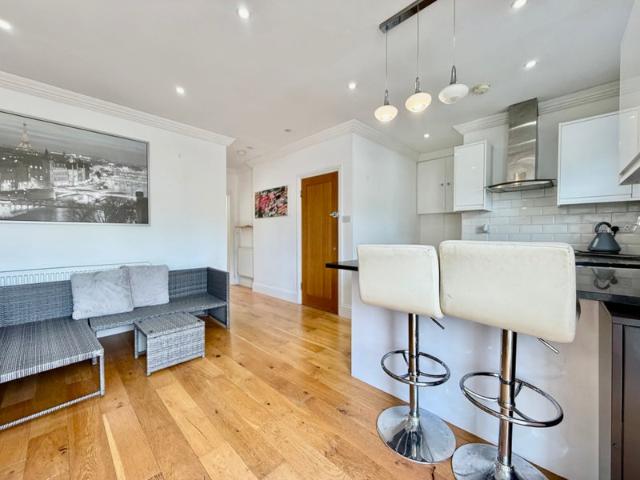 Apartment for rent in London Borough of Croydon, Purley