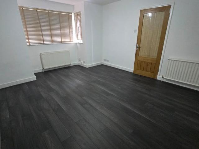 Apartment for rent in Chingford Mount, Highams Park