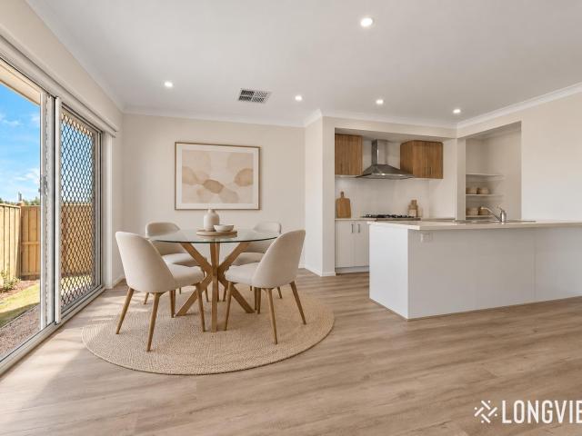 House for rent in Creekstone, Melbourne