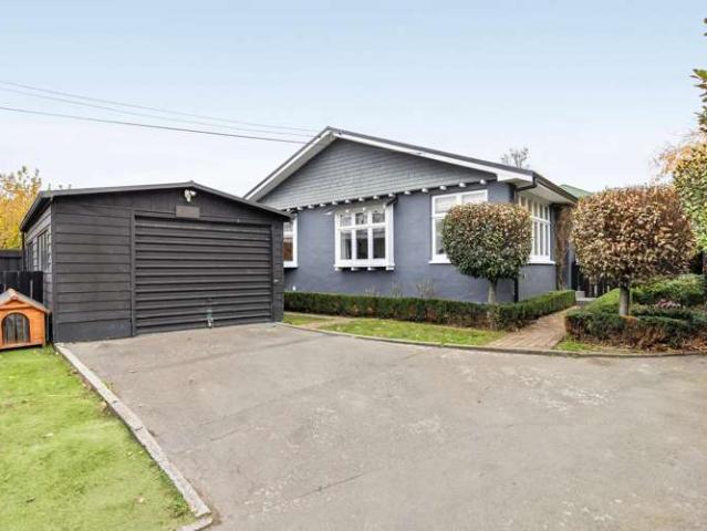 House for sale in Chaslands, Canterbury