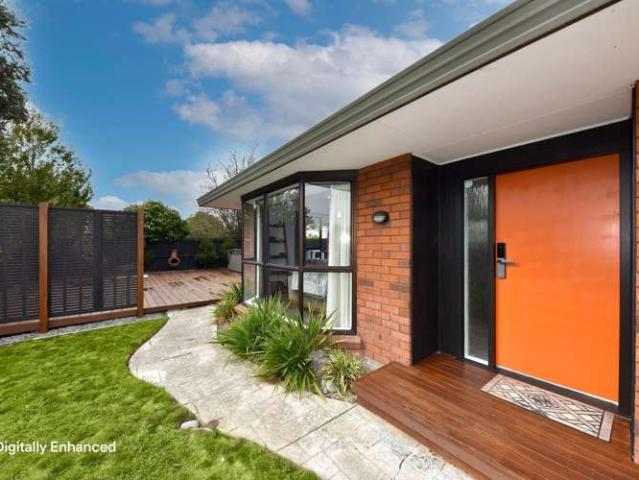 House for sale in Chaslands, Canterbury