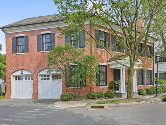 Townhouse for sale in Fairfield, Connecticut
