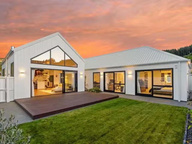 House for sale in Chaslands, Canterbury