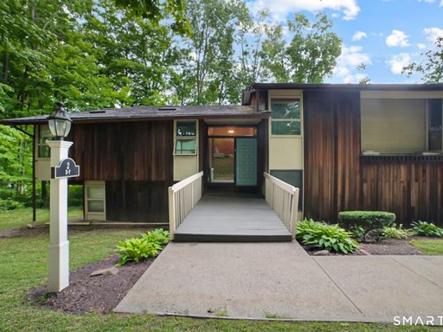Townhouse for sale in Cromwell, Connecticut