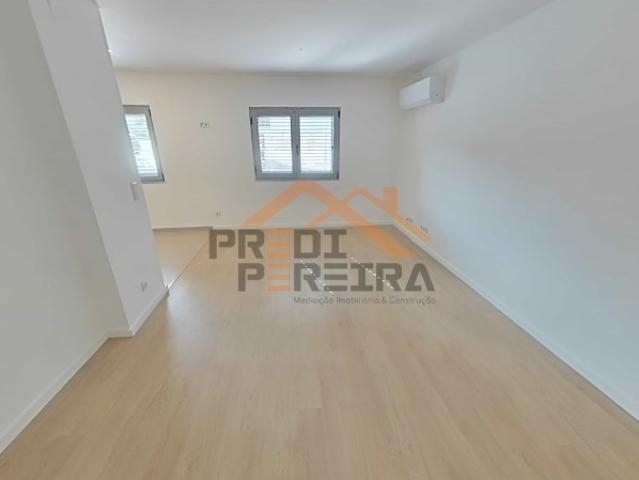 Apartamento venda em Camarate, Bairro Alto do Moínho