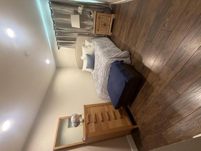 Room for rent in California