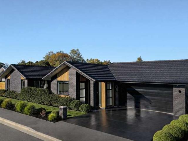 House for sale in Chaslands, Canterbury