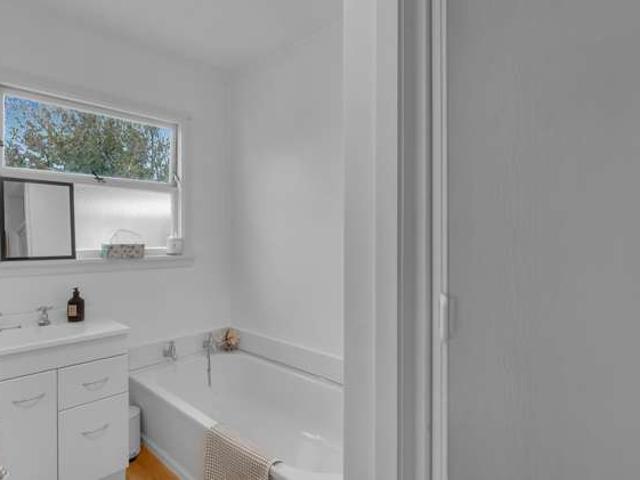 Apartment for sale in Chaslands, Canterbury
