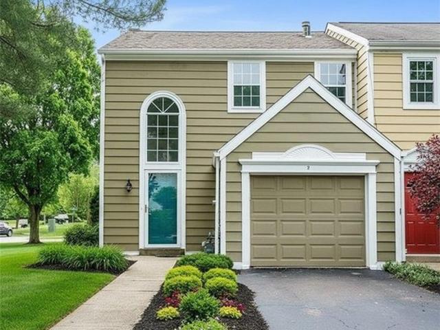 Townhouse for sale in Oakmont, Pennsylvania
