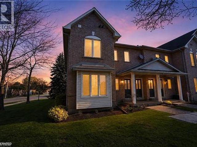 Townhouse for rent in Ancaster, Ontario