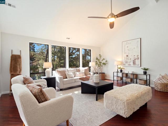 Townhouse for sale in Pleasant Hill, California