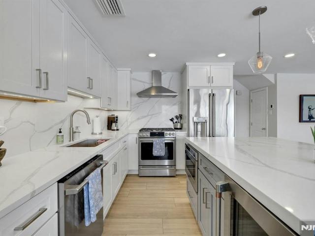 Property for sale in Fort Lee, New Jersey