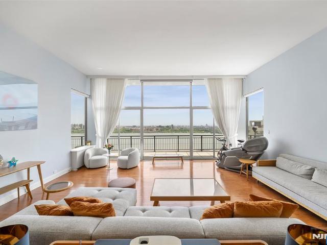 House for sale in Fort Lee, New Jersey