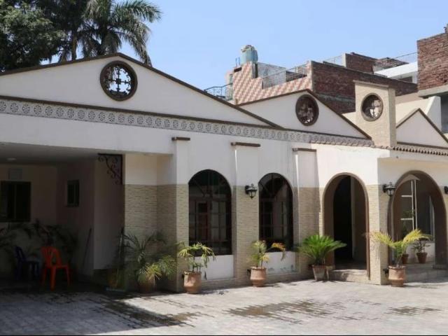 House for sale in Main Market, لاہور ڈویژن