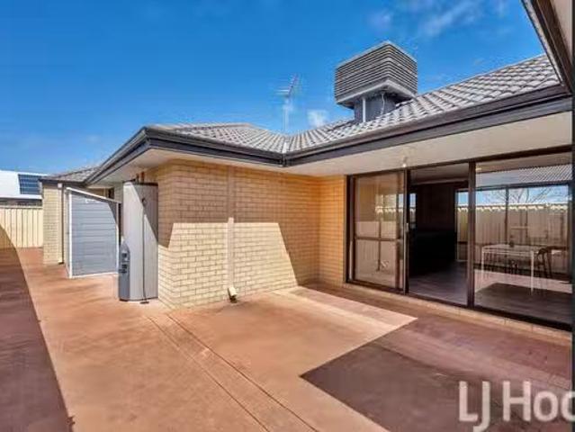 House for rent in Lakelands