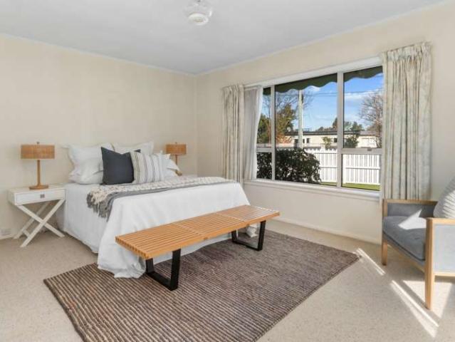 House for sale in Chaslands, Canterbury