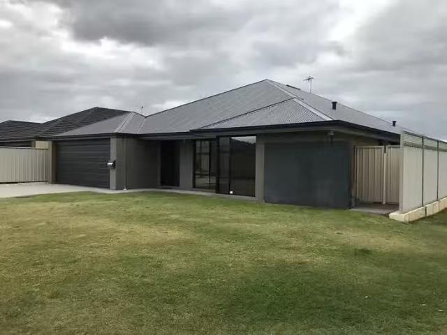 House for rent in Secret Harbour