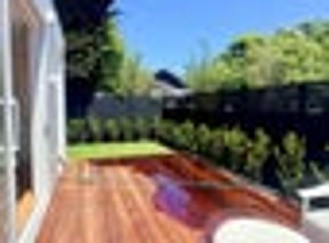 Townhouse for sale in Chaslands, Canterbury
