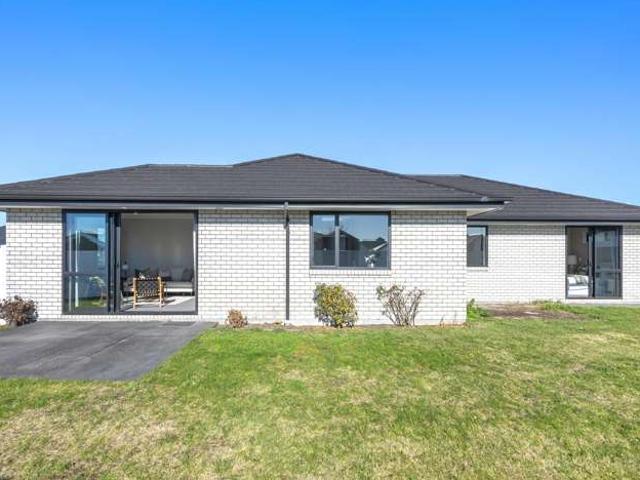 House for sale in Chaslands, Canterbury
