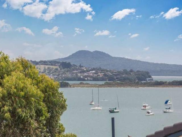 House for sale in Half Moon Bay, Howick