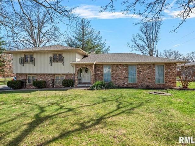 House for sale in Taylorville, Illinois